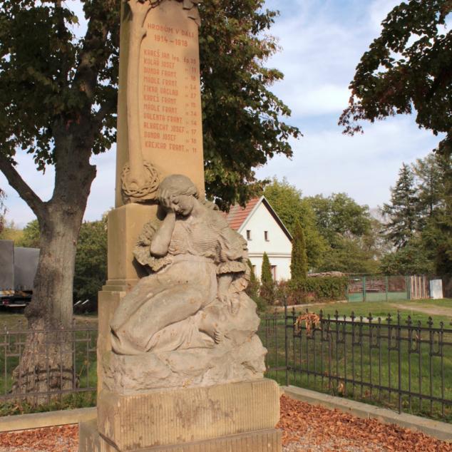 Pomník padlým z 1. světové války na návsi